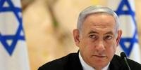 Em Israel, o primeiro-ministro não precisa renunciar ou se retirar durante um julgamento