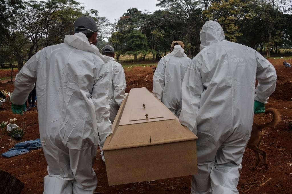 Brasil tem oficialmente mais de 24 mil mortos por novo coronav&iacute;rus
