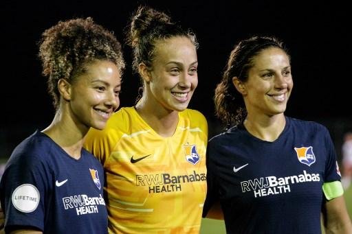 Futebol feminino voltar&aacute; antes do masculino nos EUA
