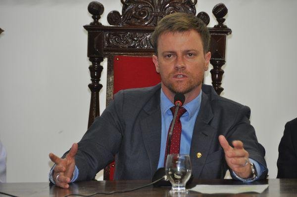 Ronnie Mello retomou as atividades no Pal&aacute;cio Bar&atilde;o do Rio Branco, ainda hoje