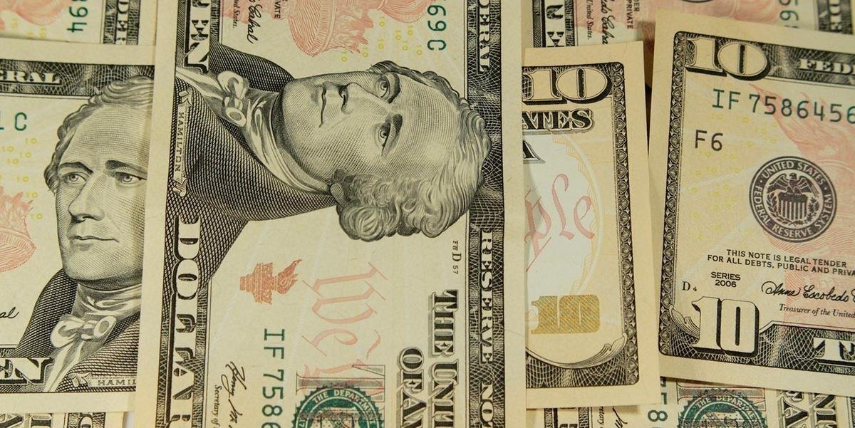 Na &uacute;ltima sess&atilde;o do m&ecirc;s, a moeda norte-americana &agrave; vista fechou em baixa de 0,85%, a R$ 5,3404