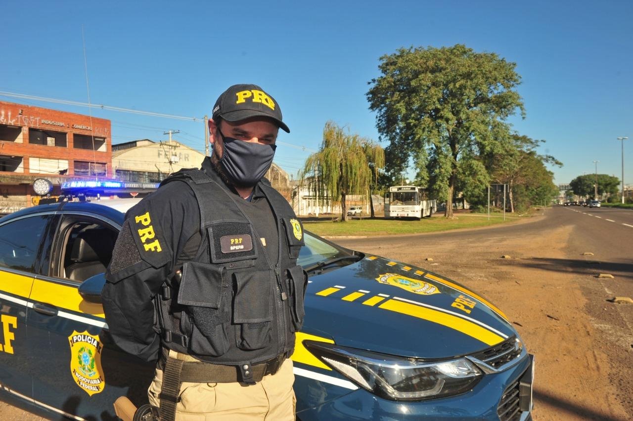 Aos 42 anos, Sperb garante que o surgimento da doen&ccedil;a provocou mudan&ccedil;as na rotina das equipes de policiais que passam pelo uso de m&aacute;scaras &agrave; manuten&ccedil;&atilde;o da limpeza das viaturas.