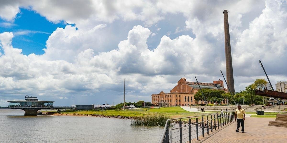 Em Porto Alegre, o dia ser&aacute; de sol entre nuvens, com m&iacute;nima de 10&deg;C e m&aacute;xima de 24&deg;C