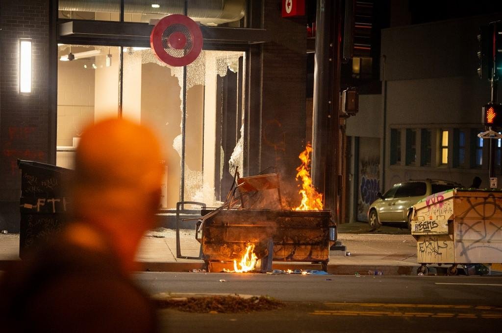 Morte de George Floyd, por um policial, deu in&iacute;cio a protestos em diversas cidades dos Estados Unidos