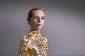 &Eacute;lle de Bernardini faz a intersec&ccedil;&atilde;o entre quest&otilde;es de g&ecirc;nero, sexualidade, pol&iacute;tica e identidade em suas obras