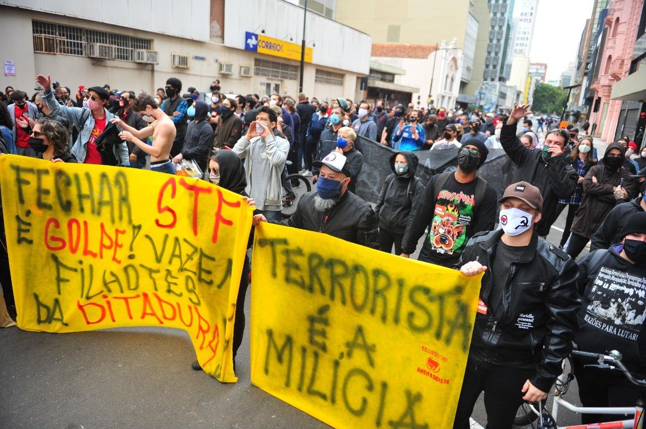 Grupo protestou contra o governo Bolsonaro no Centro