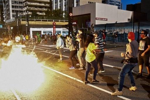 PM usou bombas para dispersar multid&atilde;o