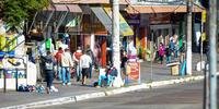 Circulação de pessoas pode ser percebida em diversas regiões, como na avenida Assis Brasil