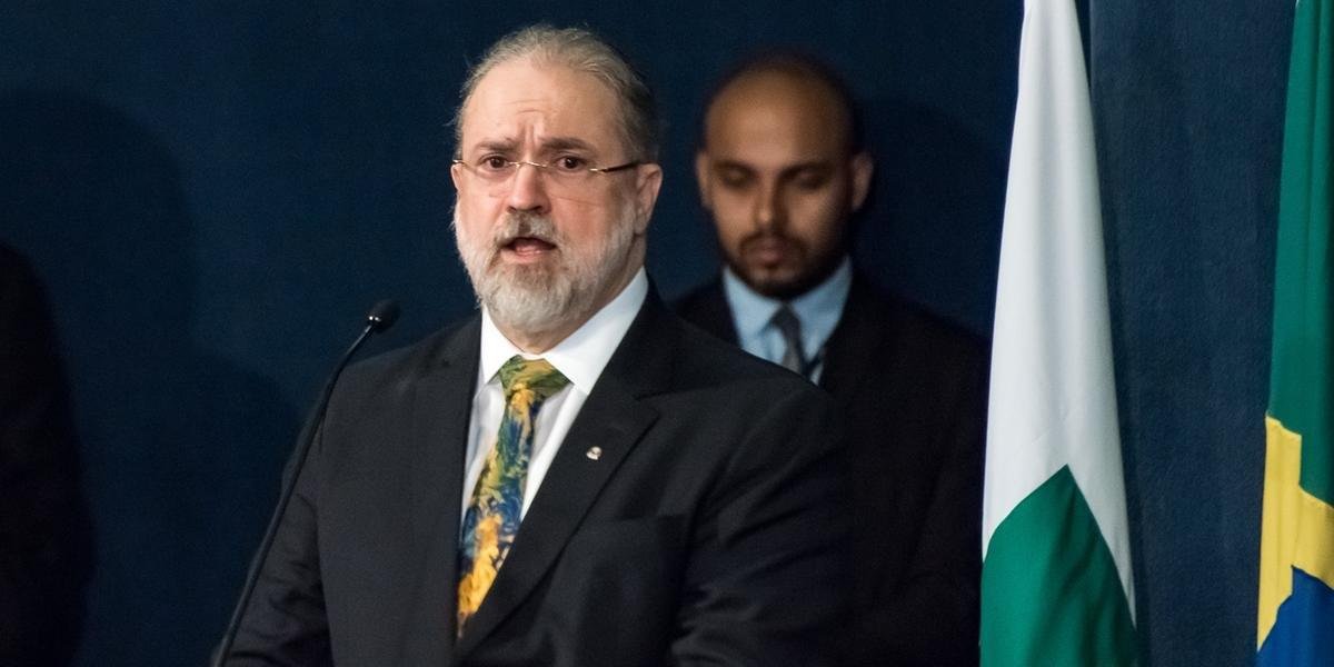 O depoimento de Bolsonaro depende de autoriza&ccedil;&atilde;o do relator do inqu&eacute;rito, ministro Celso de Mello