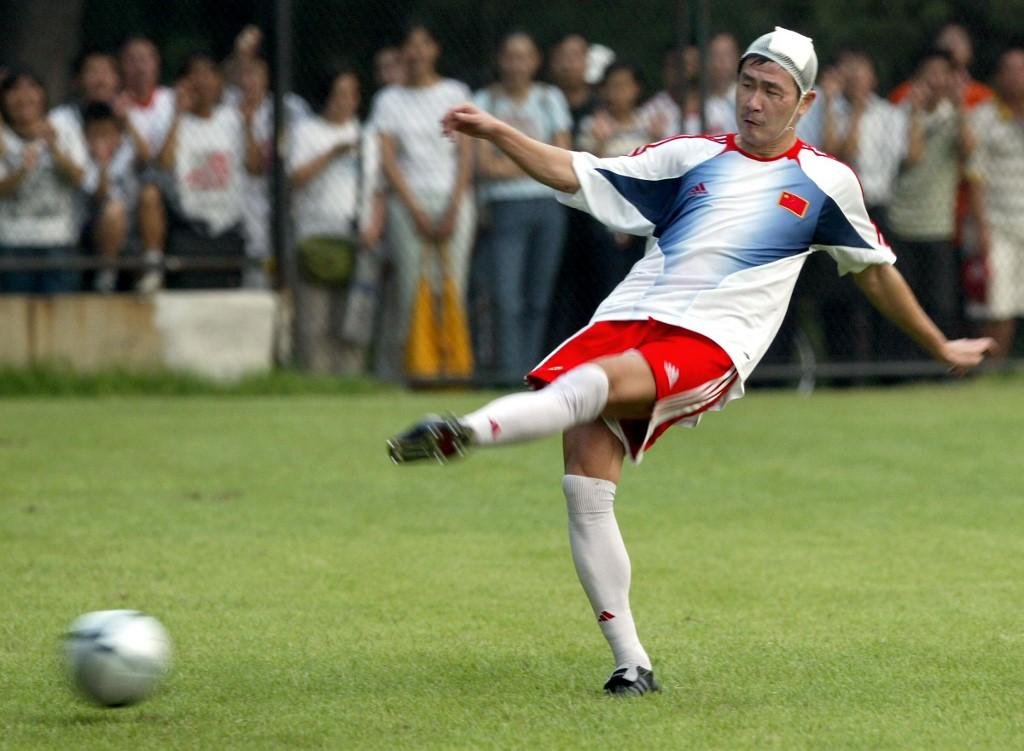 &Iacute;dolo do futebol chin&ecirc;s, Haidong exortou sa&iacute;da do Partido Comunista do poder na China
