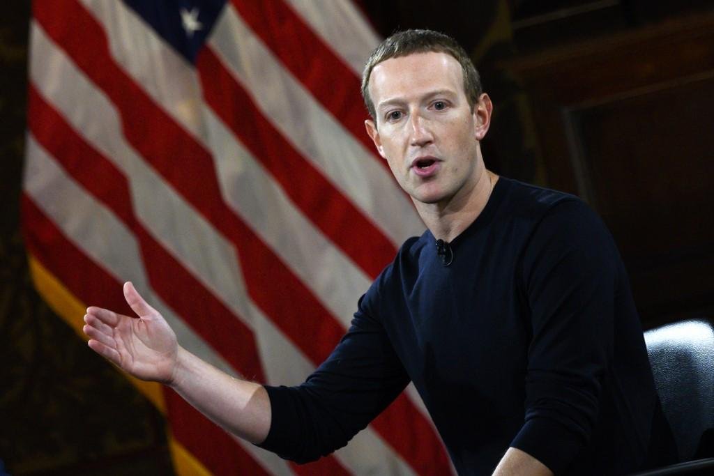 Fundador do Facebook afirma que rede social ir&aacute; moldar diretrizes ap&oacute;s recentes acontecimentos