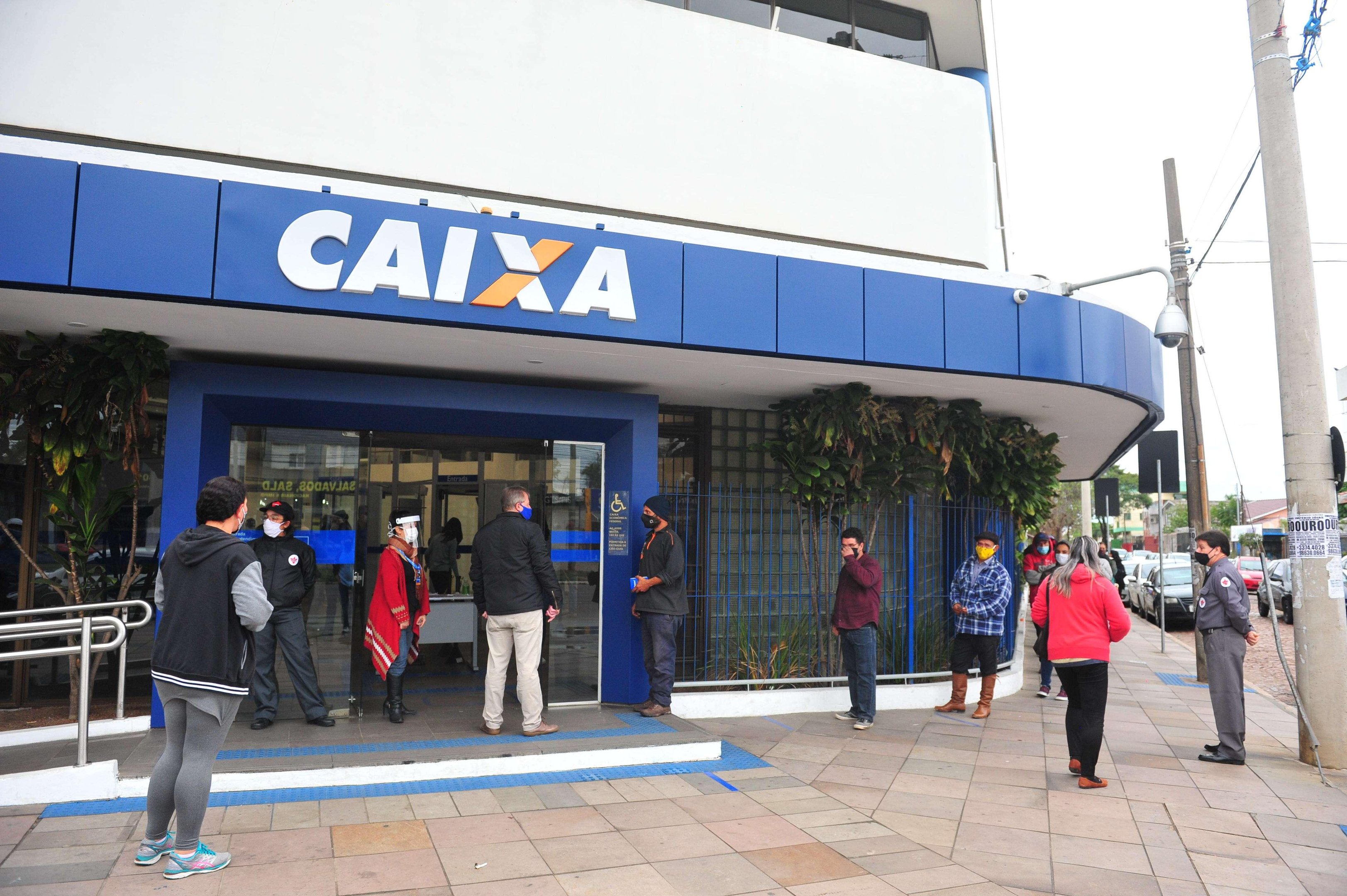 Em Porto Alegre, a &uacute;nica ag&ecirc;ncia a registrar um intenso movimento de clientes foi a da avenida Assis Brasil.