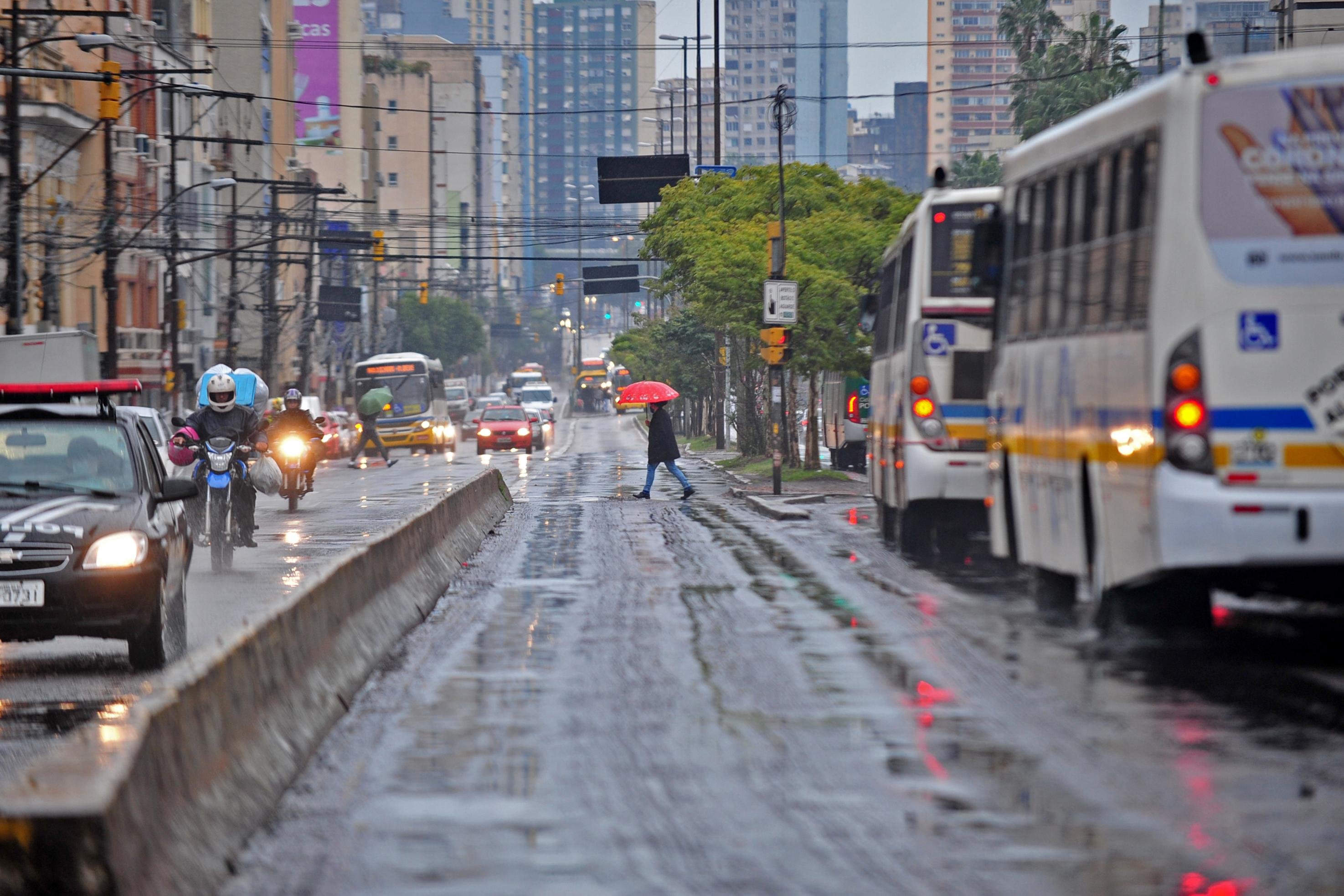 Chuva deve atingir alguns pontos do RS neste domingo