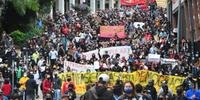 Marcha antifascista percorreu ruas centrais de Porto Alegre
