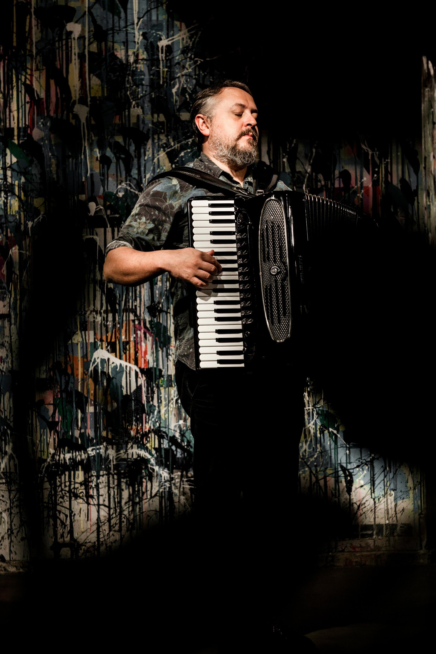 Beb&ecirc; Kramer lan&ccedil;ou &aacute;lbum "Vertical" no final do ano passado e document&aacute;rio sobre os bastidores em maio
