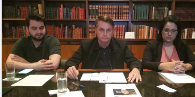 Declara&ccedil;&atilde;o foi dada pelo presidente em live no Facebook nesta quinta-feira