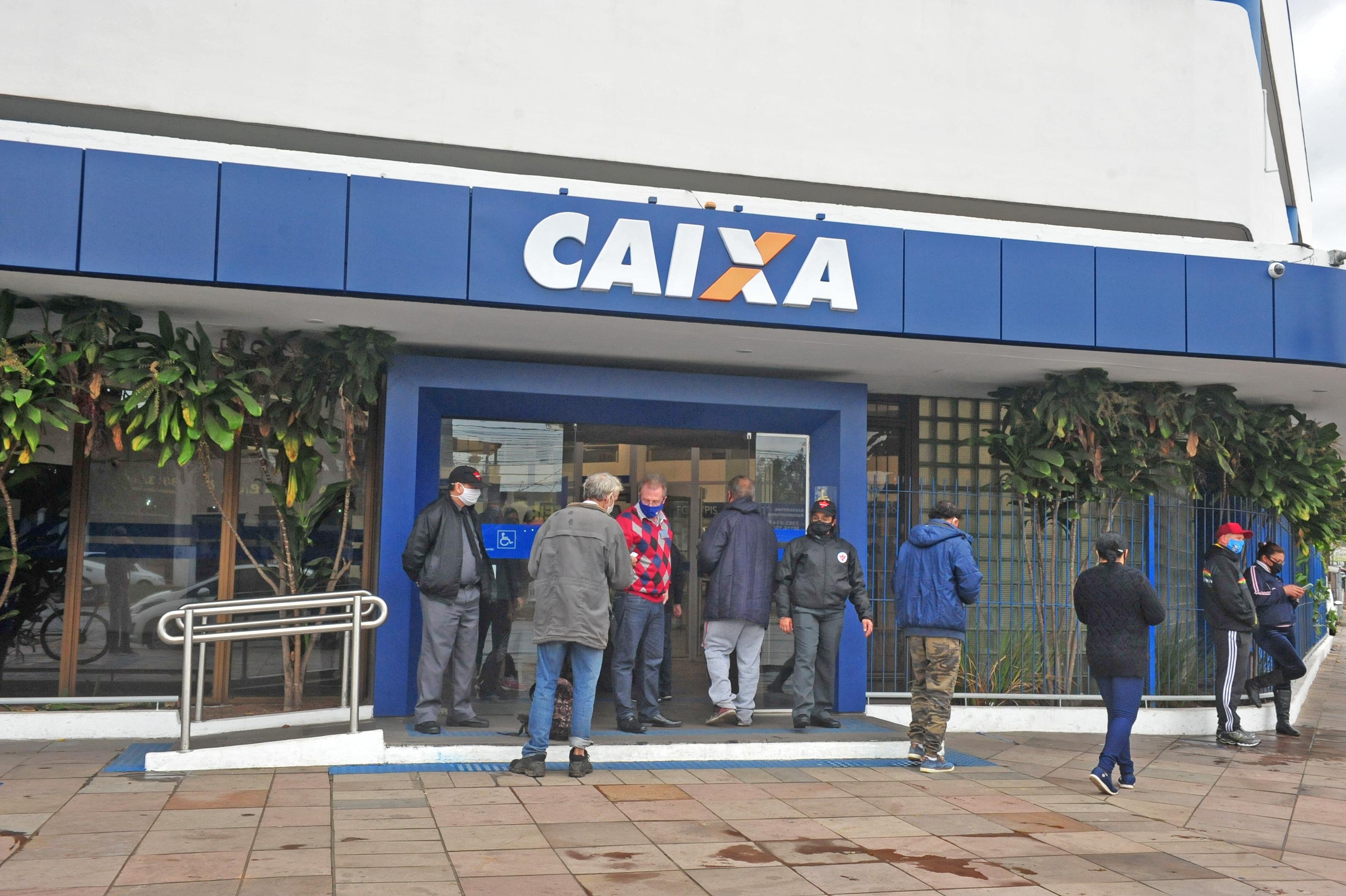 Movimento foi tranquilo nas ag&ecirc;ncias da Caixa em Porto Alegre