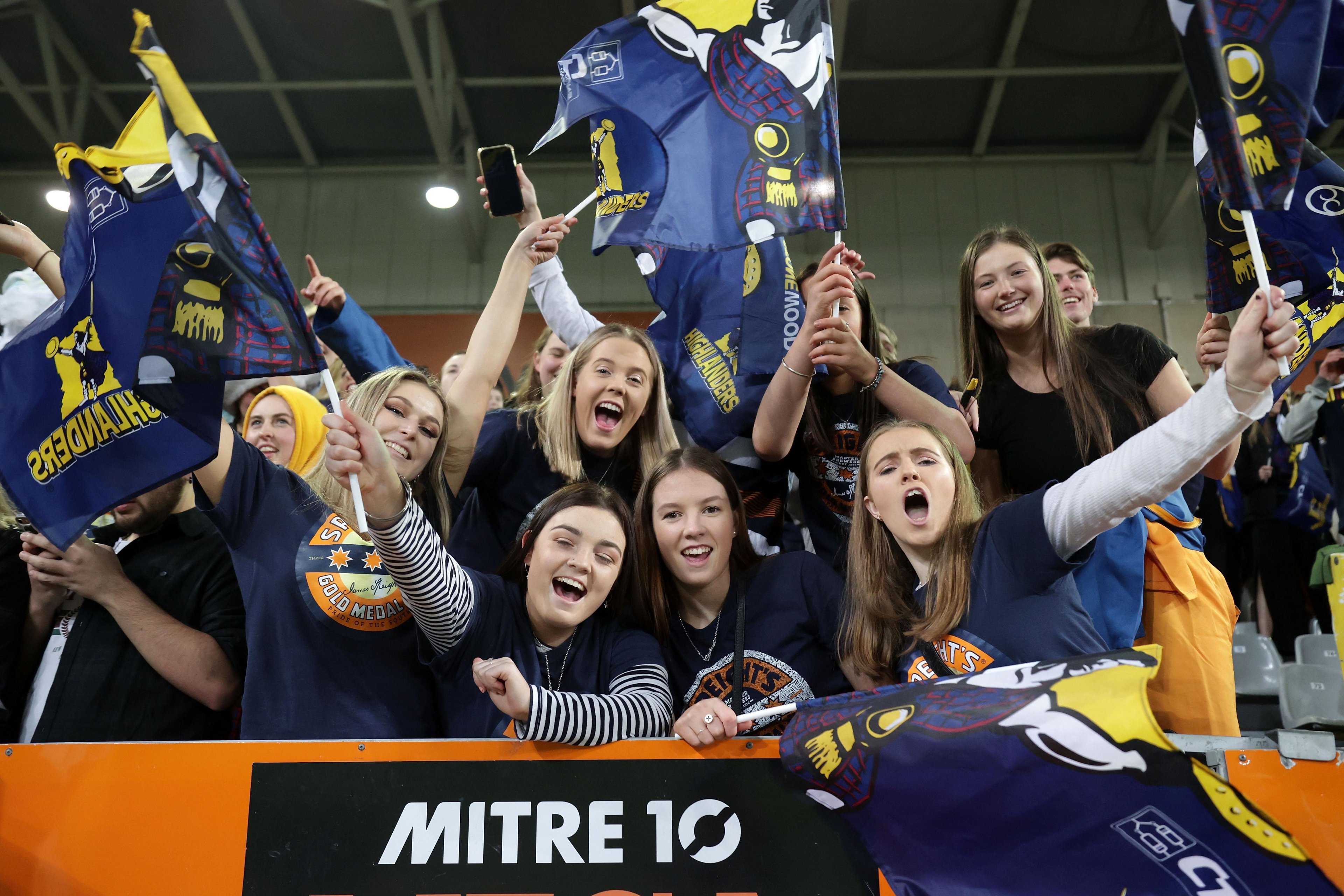 Torcedores assistiram &agrave; vit&oacute;ria dos Otago Highlanders sobre os Waikato Chiefs