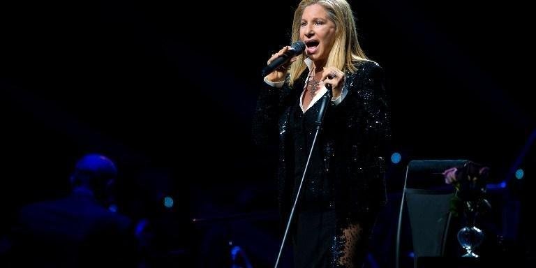 Barbra Streisand ajuda a fam&iacute;lia de George Floyd