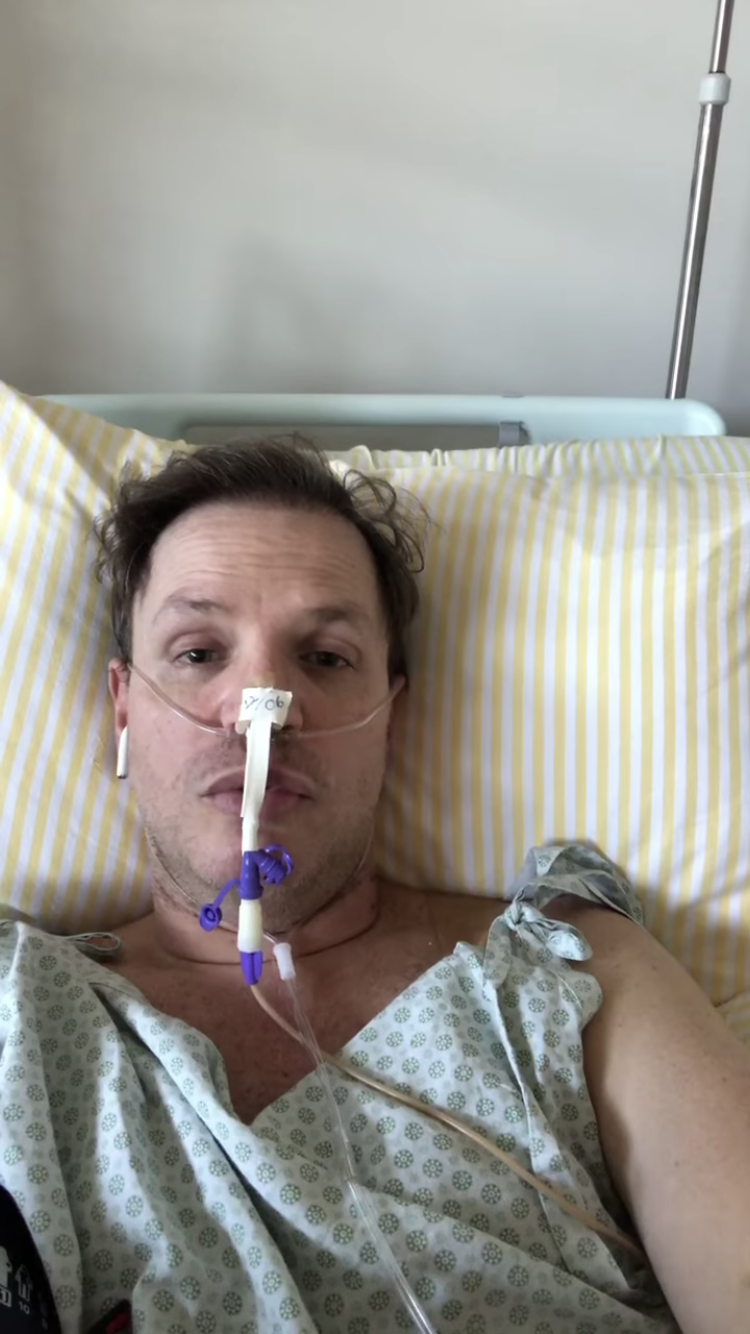 Em v&iacute;deo gravado, Frank descreveu sua interna&ccedil;&atilde;o na UTI de um hospital