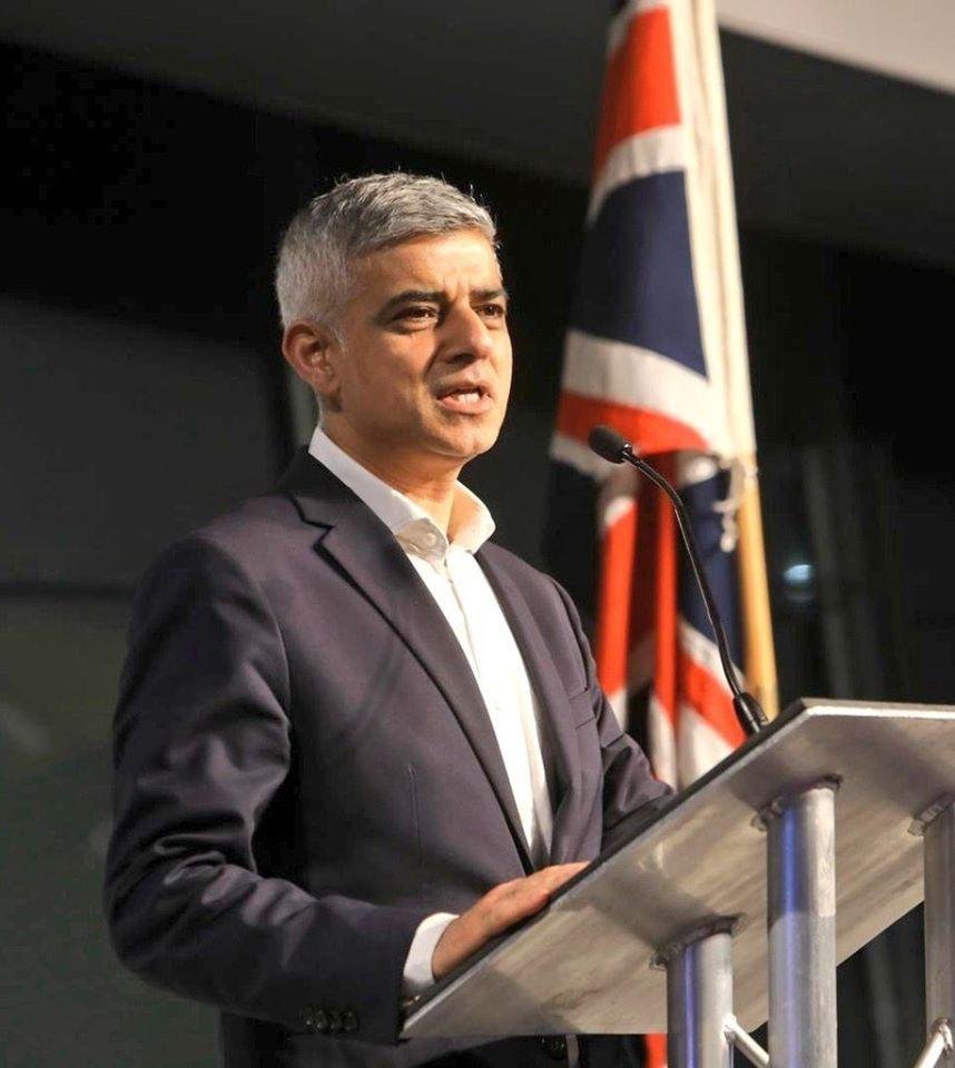 Sadiq Khan anunciou cortes or&ccedil;ament&aacute;rios em raz&atilde;o da pandemia