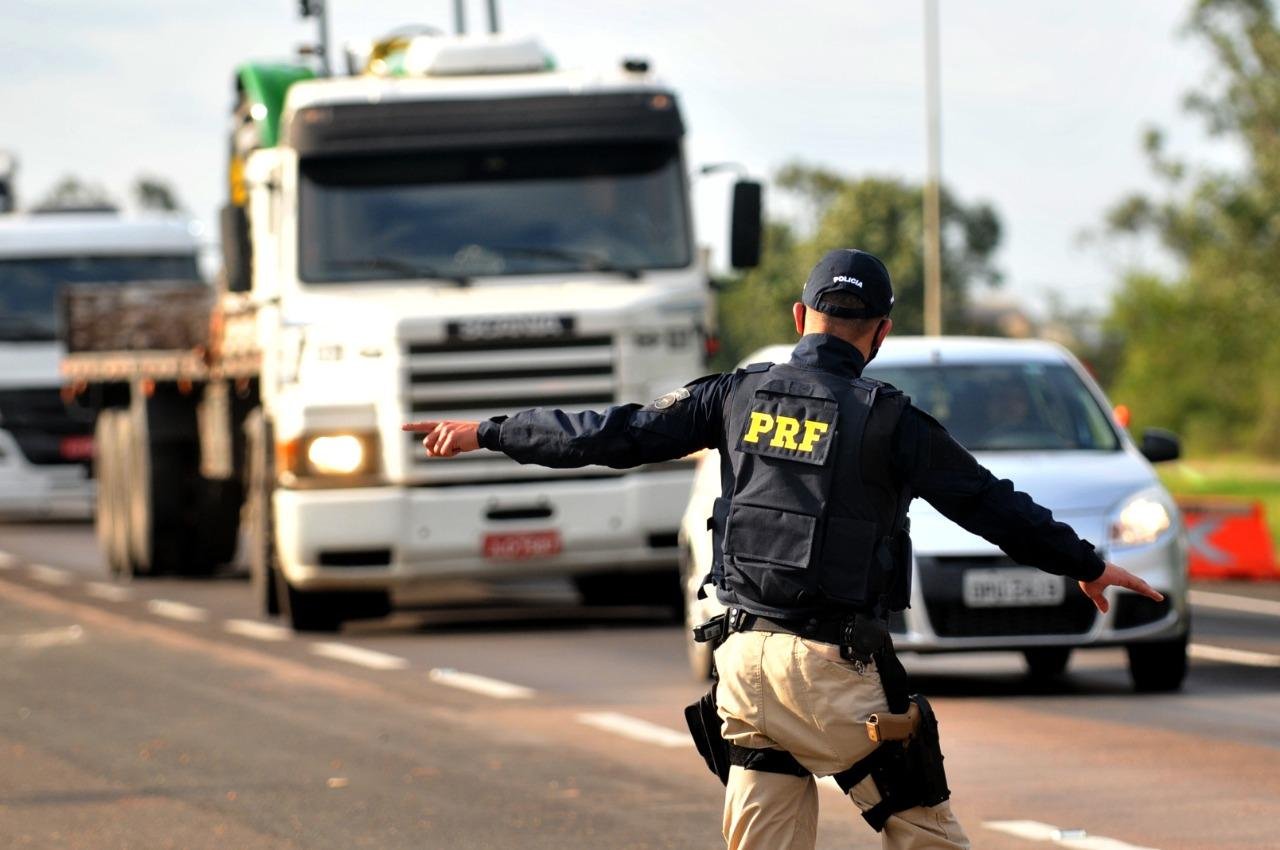 Objetivo &eacute; verificar as condi&ccedil;&otilde;es de dois tipos de freios: de estacionamento (freio de m&atilde;o) e de servi&ccedil;o