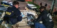 Uma carreta carregada de cigarros falsos foi apreendida em Tabaí com apoio da PRF