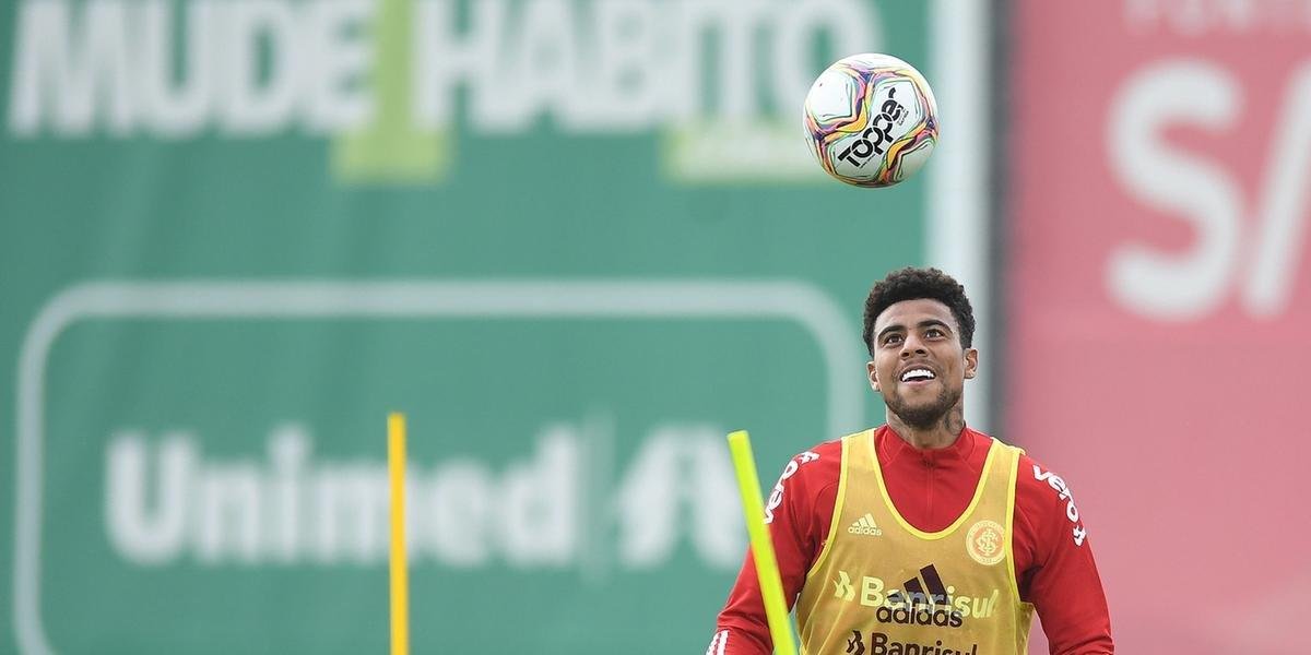 Gustagol segue como atleta do Inter, sem confirma&ccedil;&atilde;o de sa&iacute;da para o futebol asi&aacute;tico