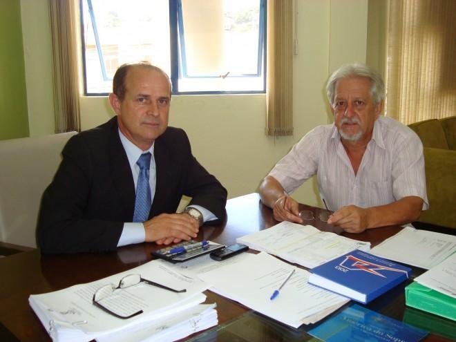Prefeito Cettolin (&agrave; esquerda) celebrou o retorno ao trabalho