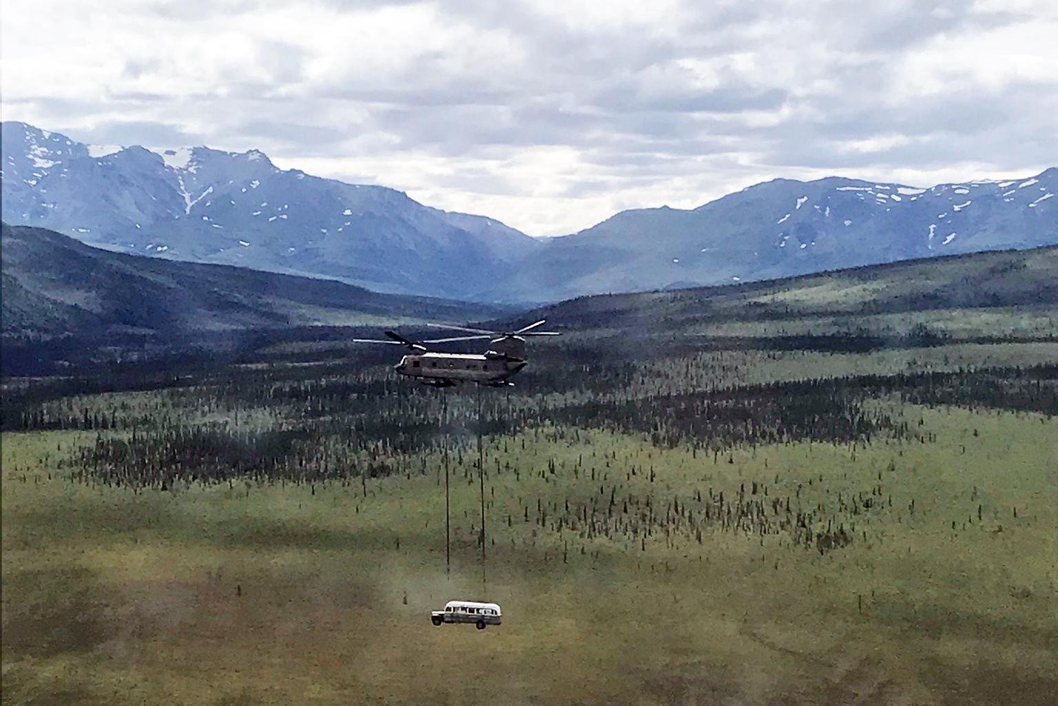 O chamado Magic Bus, o Fairbanks Bus 142, apareceu no livro "Into the Wild" e no filme "Na Natureza Selvagem"