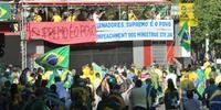 Manifestantes criticaram as recentes decisões dos ministros Alexandre de Moraes, Gilmar Mendes e Dias Toffoli, presidente do Supremo