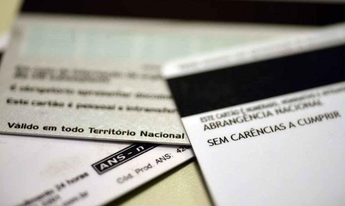 Reclama&ccedil;&otilde;es sobre tratamento e exames aumentam desde abril