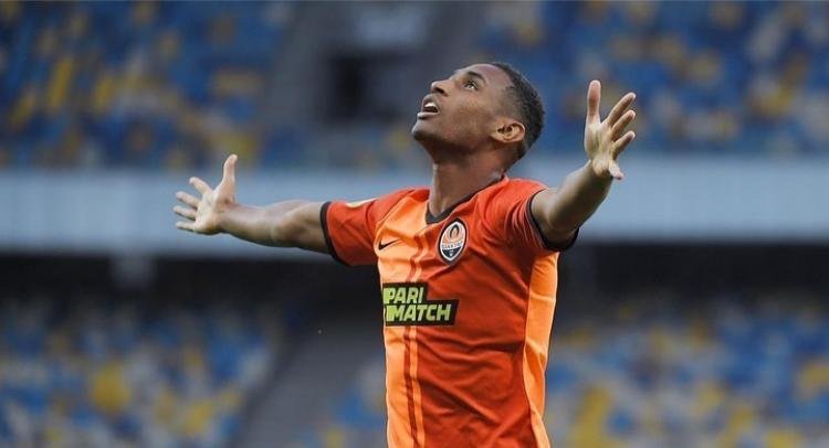Tet&ecirc; marcou duas vezes e ajudou a garantir t&iacute;tulo da equipe de Donetsk no Campeonato Ucraniano