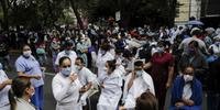 Devido aos tremores no solo, pacientes e profissionais da saúde desocuparam o hospital na Cidade do México