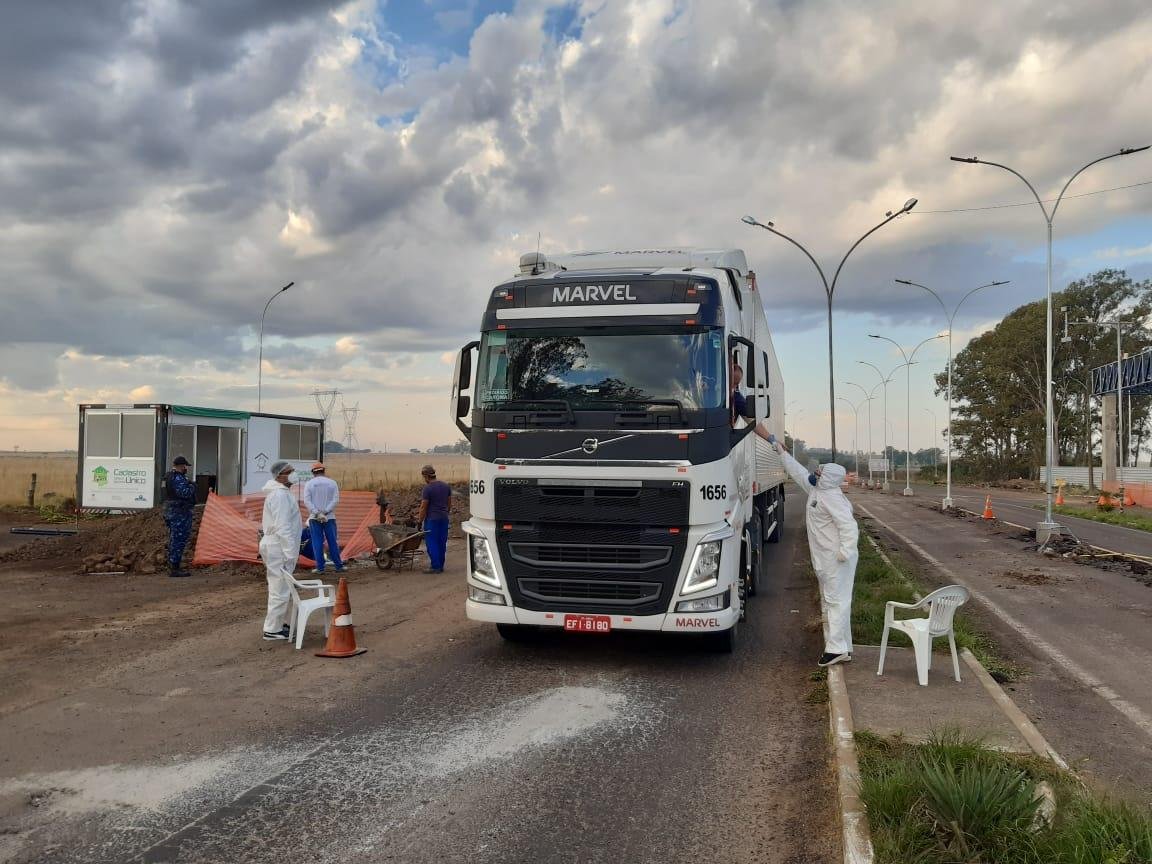 No Posto da PRF, na BR 290, que liga Uruguaiana a Alegrete j&aacute; h&aacute; uma barreira sanit&aacute;ria fixada