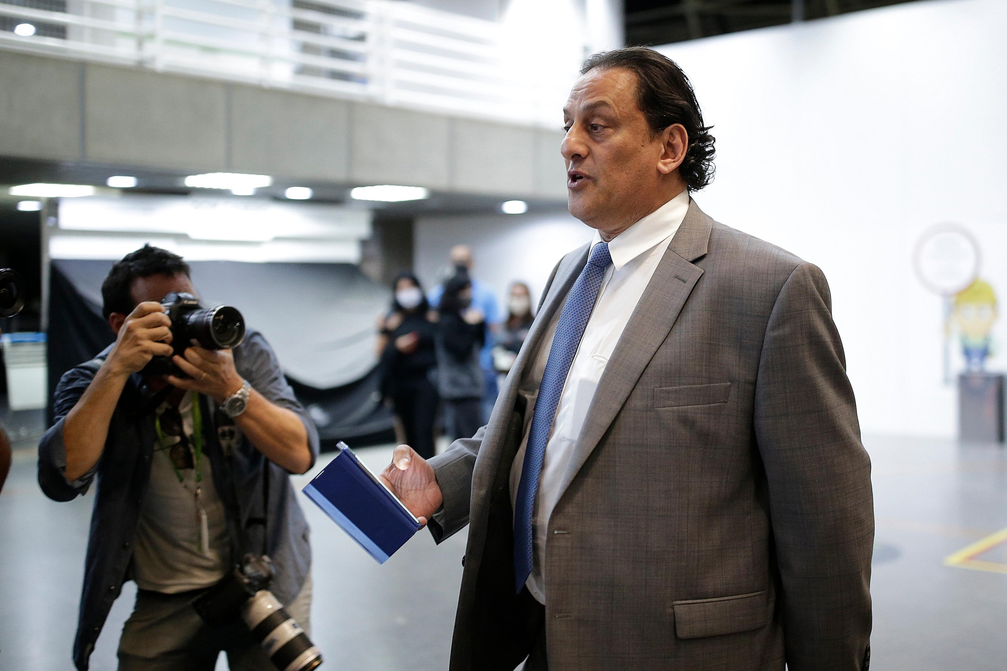 Presidente da OAB, Felipe Santa Cruz, pediu para a seccional de S&atilde;o Paulo, onde Wassef &eacute; inscrito, a "ado&ccedil;&atilde;o das provid&ecirc;ncias que entender cab&iacute;veis".