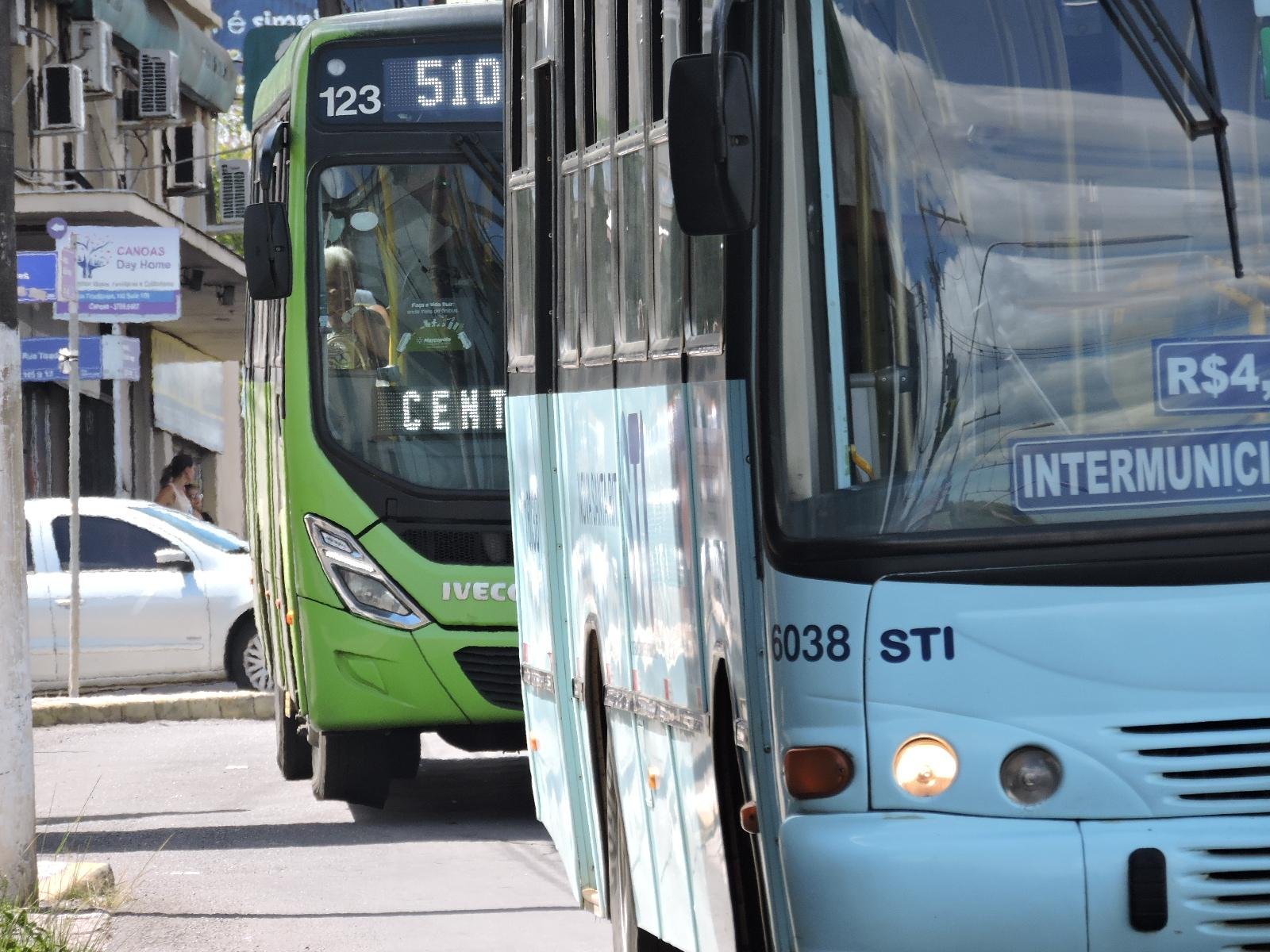 Transporte coletivo de passageiros voltou a operar com 50% de passageiros