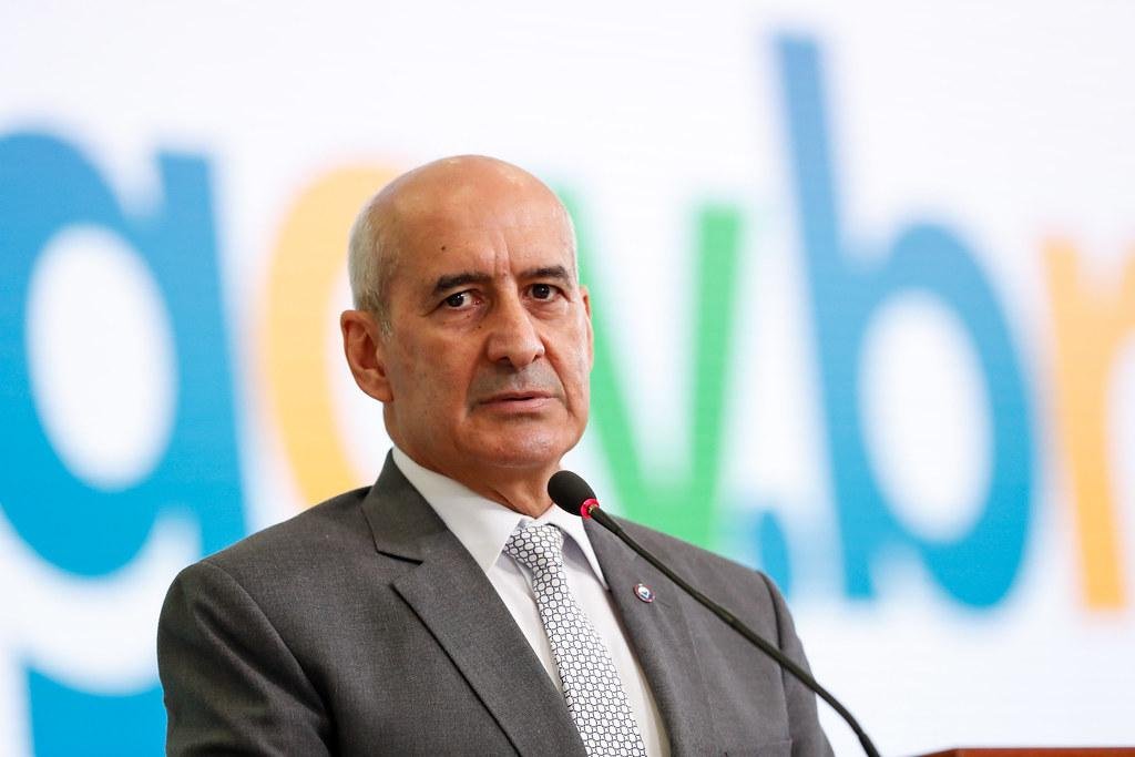 Ministro-chefe da Secretaria de Governo anunciou a proposta de extens&atilde;o do aux&iacute;lio, mas apagou alguns minutos depois