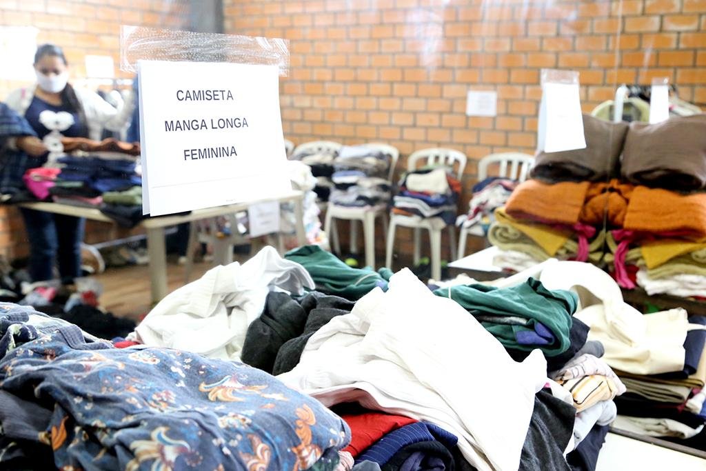 Atendimento &eacute; limitado a grupos de tr&ecirc;s pessoas por vez, com distribui&ccedil;&atilde;o de fichas com hor&aacute;rio determinado