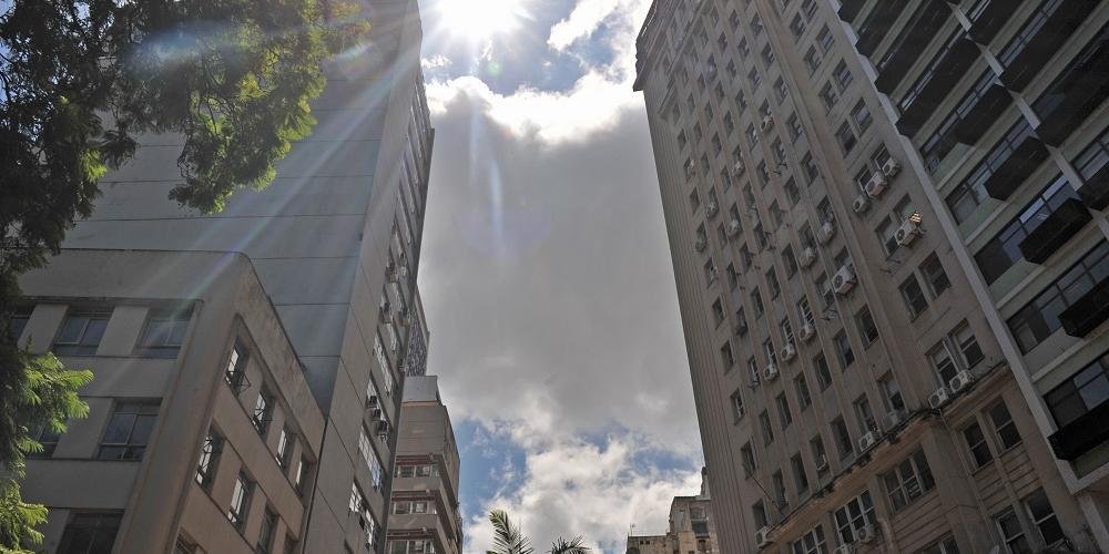 Porto Alegre ter&aacute; dia com sol entre nuvens e m&aacute;xima de 23&deg;C