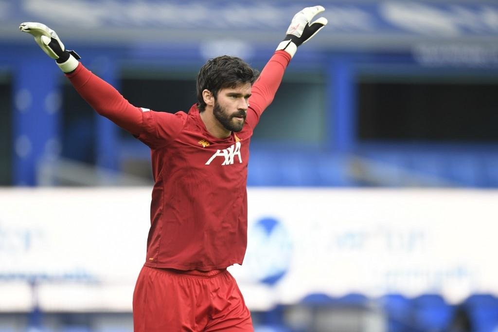 "Gra&ccedil;as a Deus, conseguimos vencer um dos campeonatos mais dif&iacute;ceis do mundo", disse Alisson