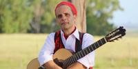 Marcelo Caminha (violão e voz) apresenta 