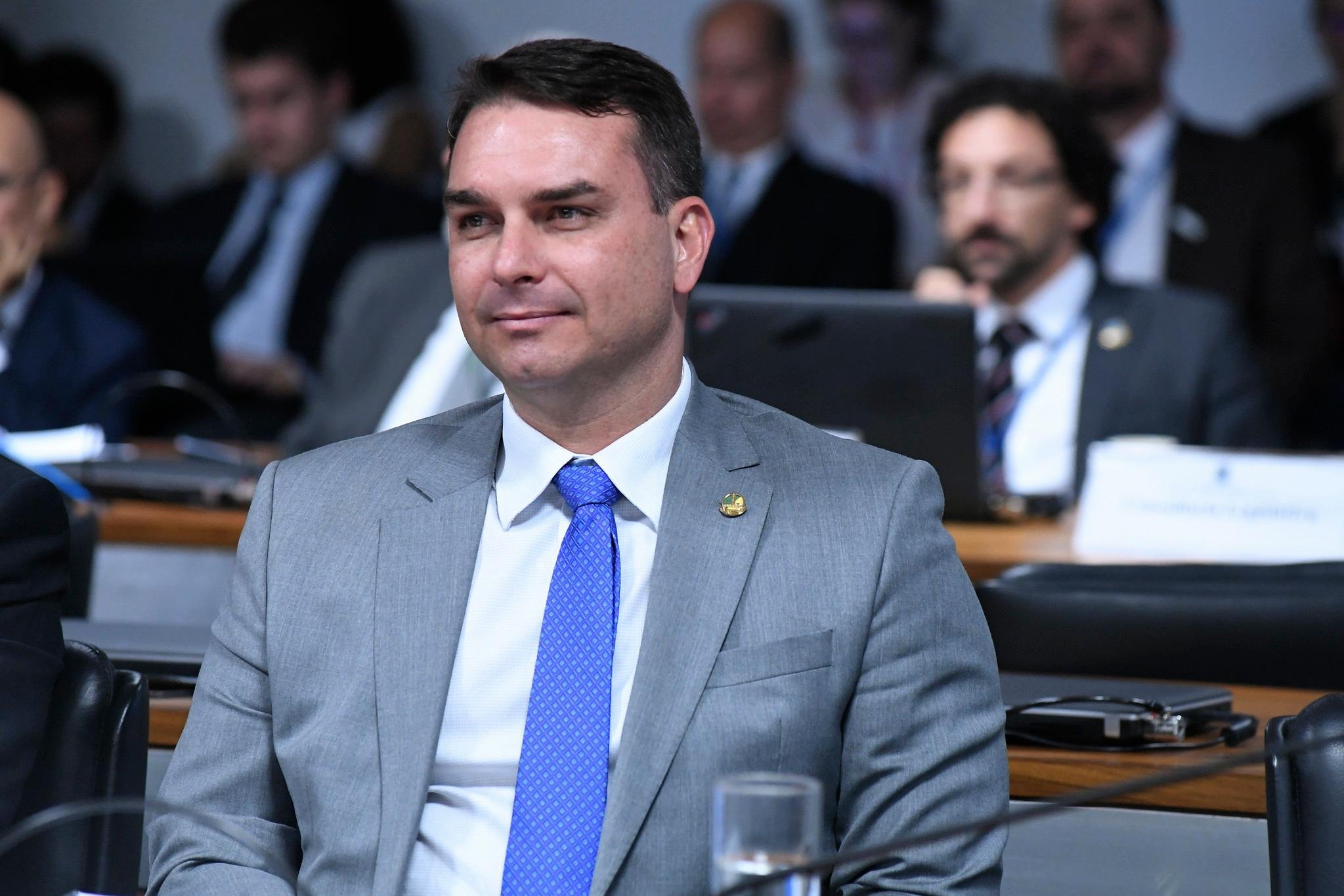 Negocia&ccedil;&otilde;es avan&ccedil;aram diante da fragilidade do governo e dos problemas enfrentados por Fl&aacute;vio
