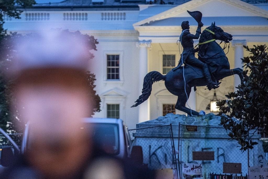 Quatro homens ser&atilde;o processados por tentarem derrubar uma est&aacute;tua do ex-presidente americano Andrew Jackson