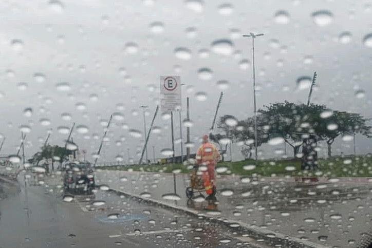 Capital tamb&eacute;m deve ser atingida por vendavais e chuva