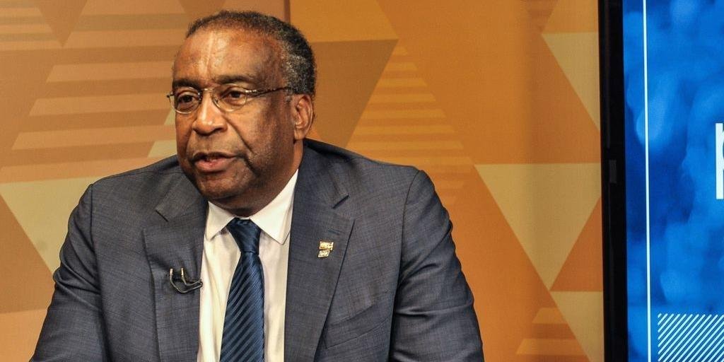 Presidente preferiu prestigiar a pr&aacute;tica de vida em detrimento de &ldquo;detalhes formais de curr&iacute;culo&rdquo;