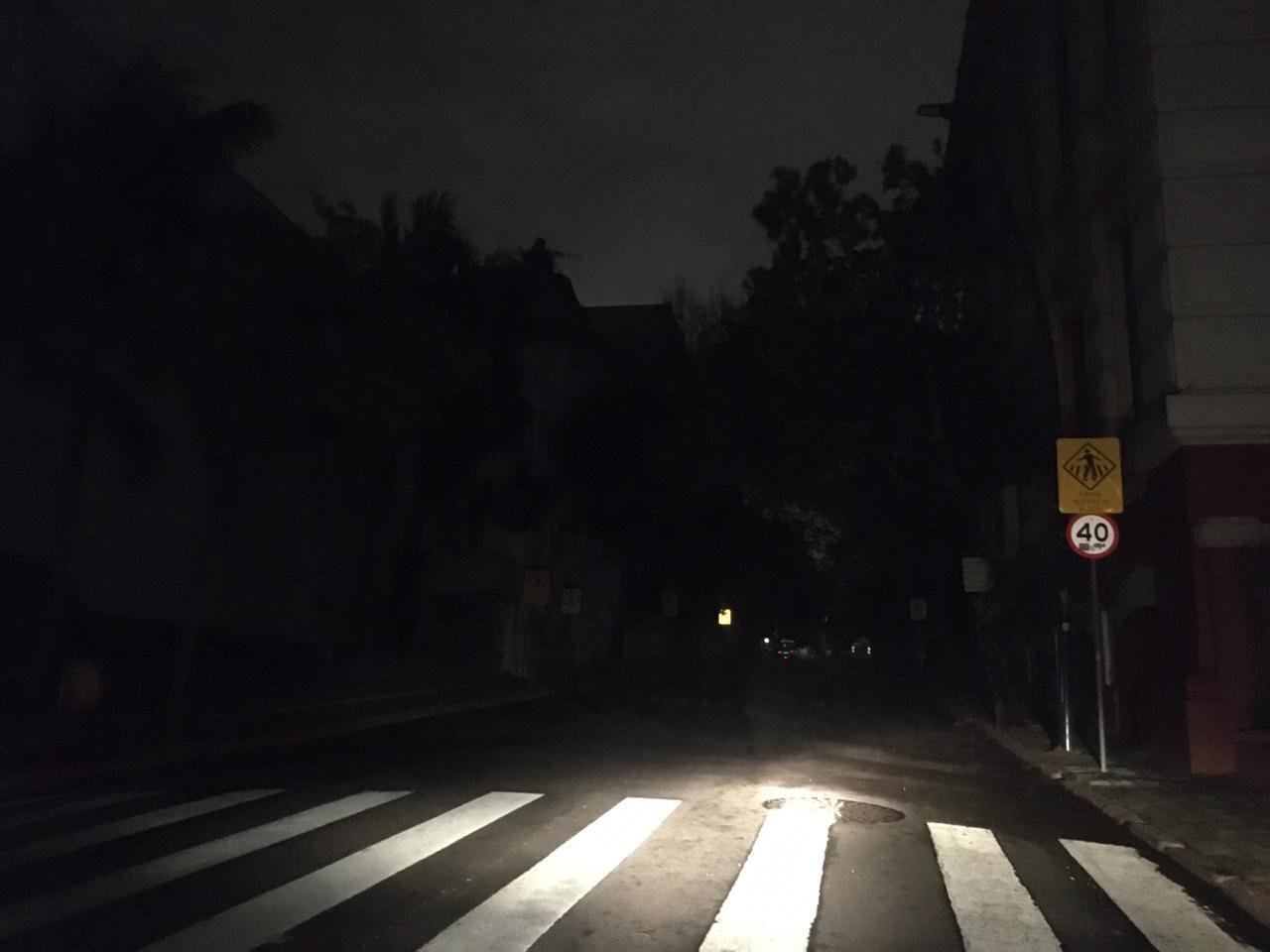 &Aacute;rea central ficou &agrave;s escuras no fim da noite