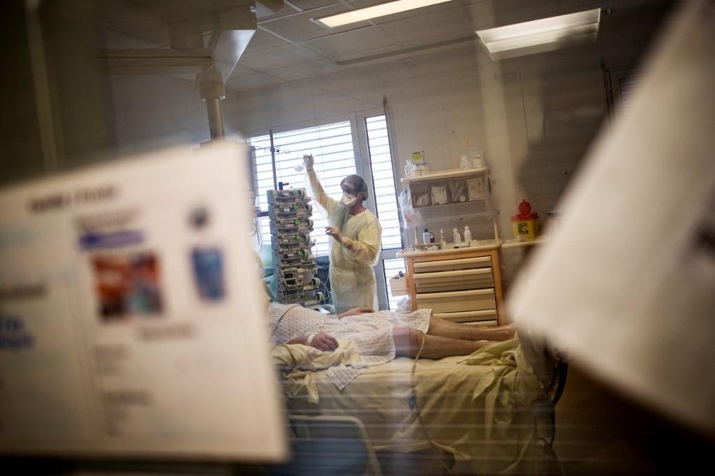 Segundo o governo federal, at&eacute; o momento, 826.866 pacientes j&aacute; se recuperaram da doen&ccedil;a e outros 561.255 seguem em acompanhamento.