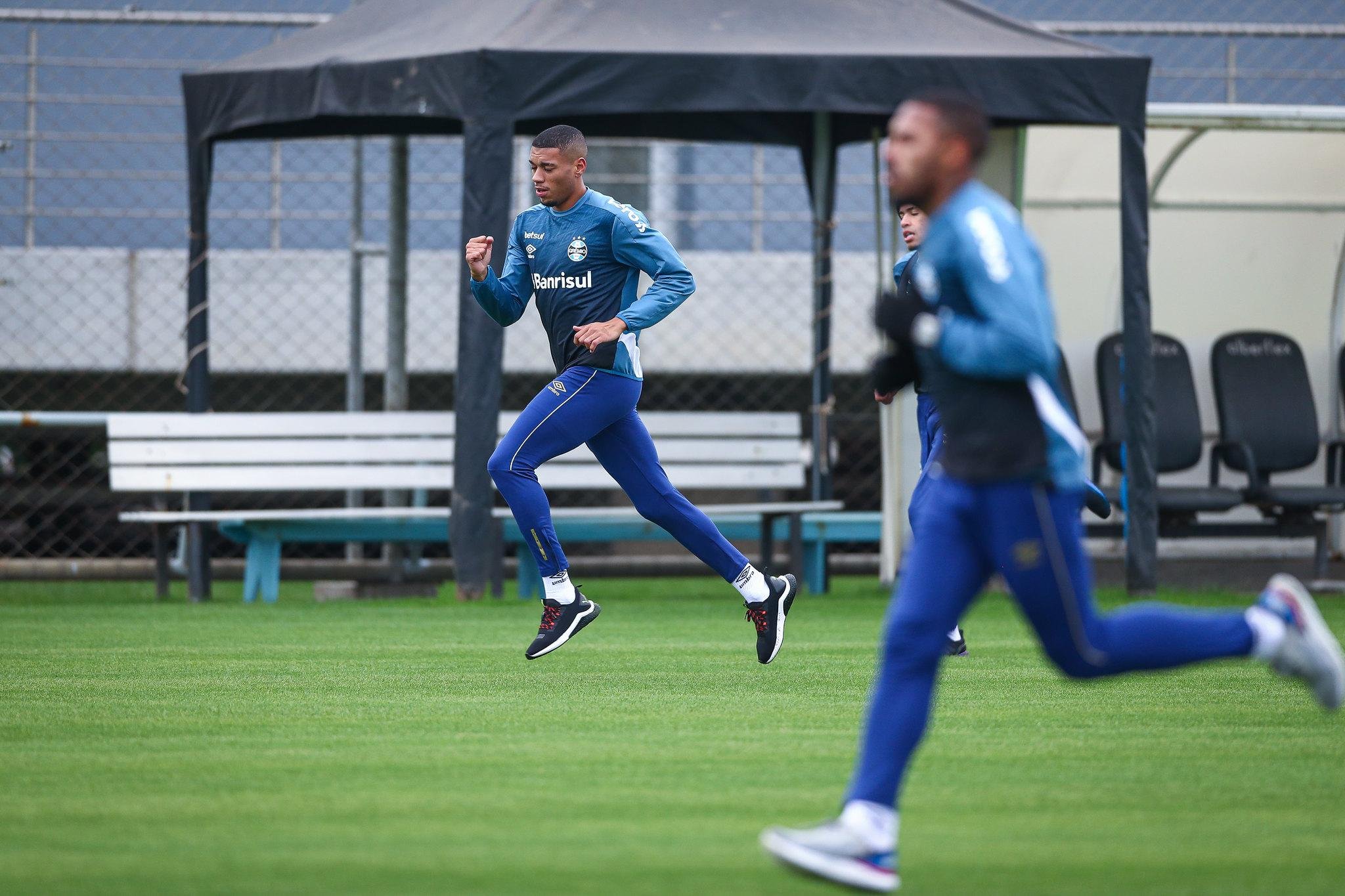 Gr&ecirc;mio tenta viabilizar treinos em SC