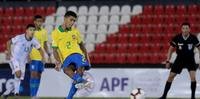 Lateral Vinicius Tobias, de 16 anos, fez dois gols de pênaltis na final do Sul-Americano sub-15 em 2019 no Paraguai